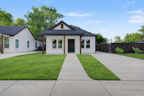 Photo of 1211 E Cannon Street, Fort Worth, TX 76104 (MLS # 21245305)