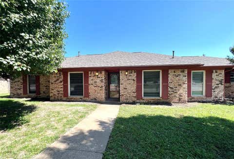 Photo of 1 Peachtree Place, Sherman, TX 75090 (MLS # 21363464)