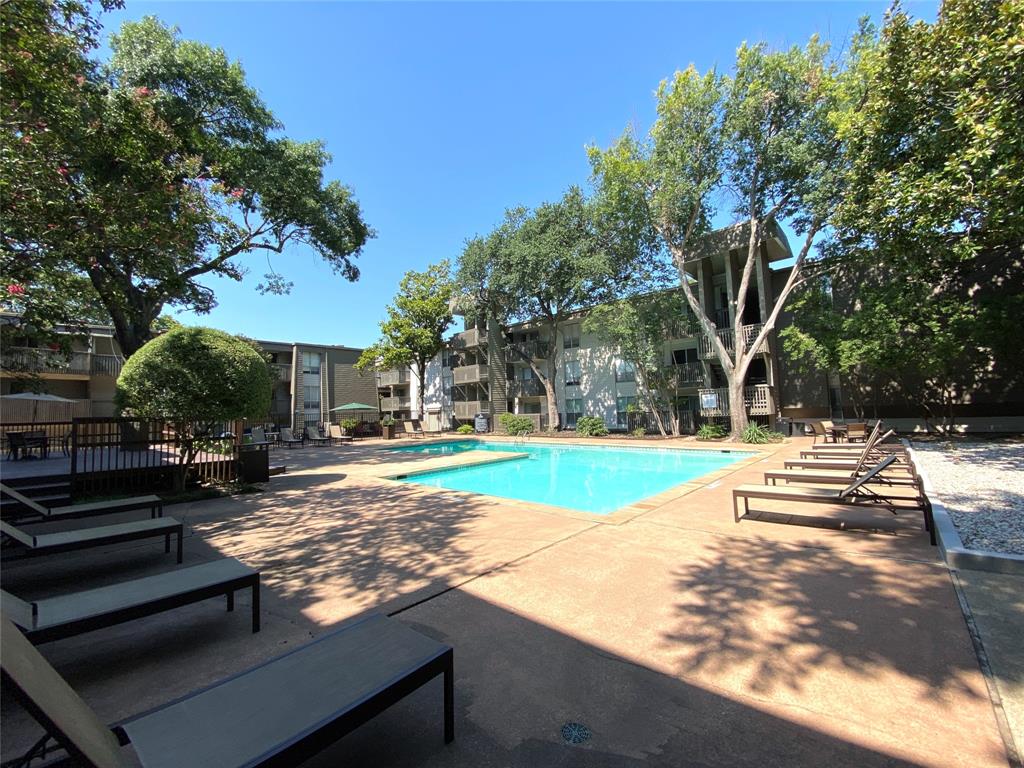 River Oaks Condos - Residential