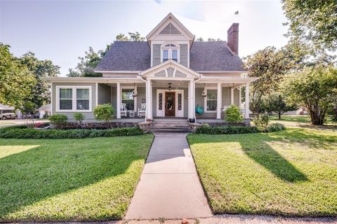 Photo of 310 E Tarrant Street, Bowie, TX 76230 (MLS # 21245306)