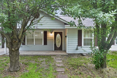 Tiny photo for 1002 Pine Street, Bonham, TX 75418 (MLS # 21341725)