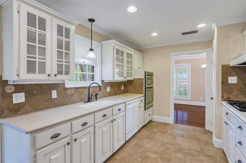 902 Dunbarton Drive