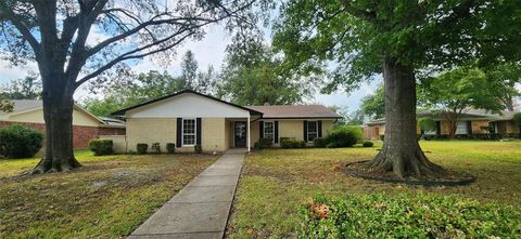 Photo of 2821 Windy Drive, Commerce, TX 75428 (MLS # 21253862)