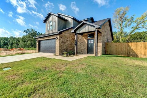 A home in Lindale