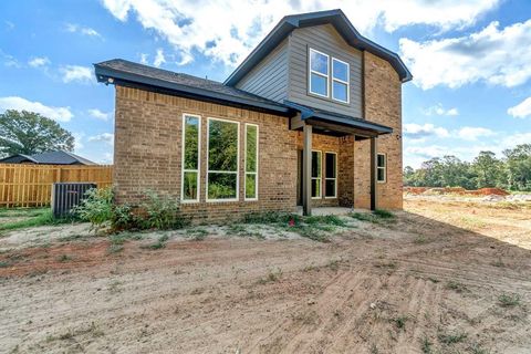 A home in Lindale