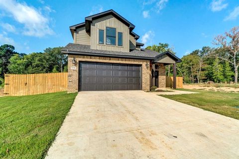 A home in Lindale