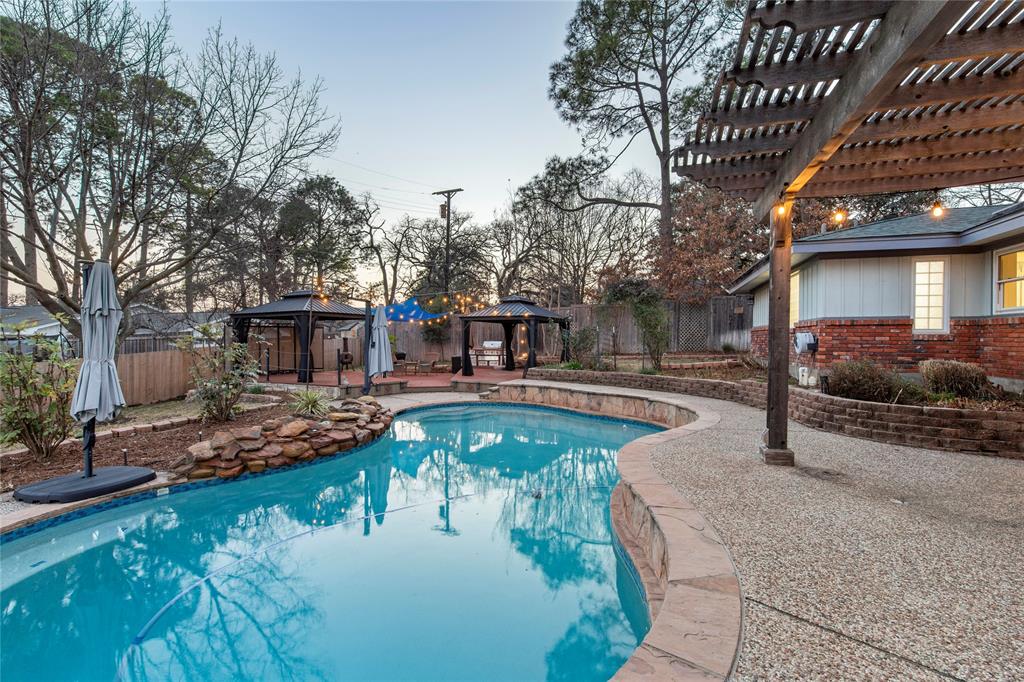 Grapevine, Texas 76051, United States, 4 Bedrooms Bedrooms, ,5 BathroomsBathrooms,Residential,Pending,7990