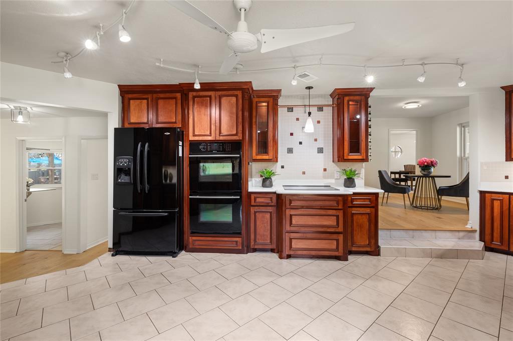 Grapevine, Texas 76051, United States, 4 Bedrooms Bedrooms, ,5 BathroomsBathrooms,Residential,Pending,7990