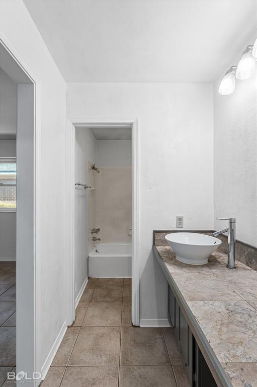 Bossier City, Louisiana 71112, United States, 3 Bedrooms Bedrooms, ,2 BathroomsBathrooms,Residential,Contingent,107332