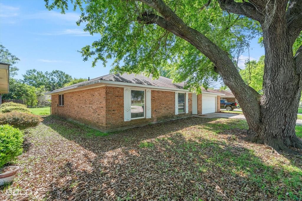 Bossier City, Louisiana 71112, United States, 3 Bedrooms Bedrooms, ,2 BathroomsBathrooms,Residential,Contingent,107332