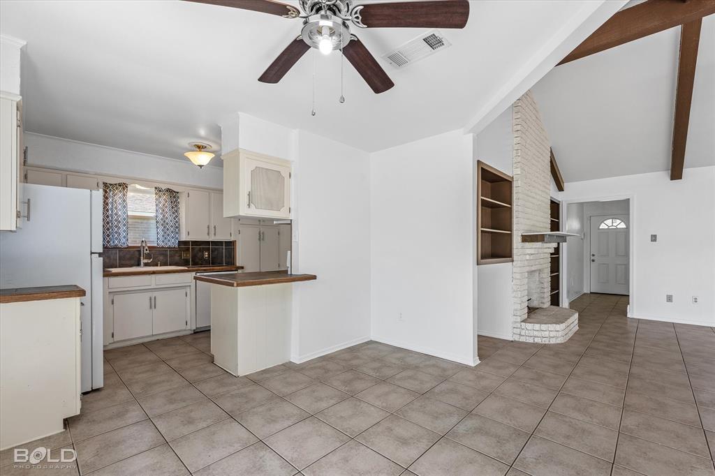 Bossier City, Louisiana 71112, United States, 3 Bedrooms Bedrooms, ,2 BathroomsBathrooms,Residential,Contingent,107332