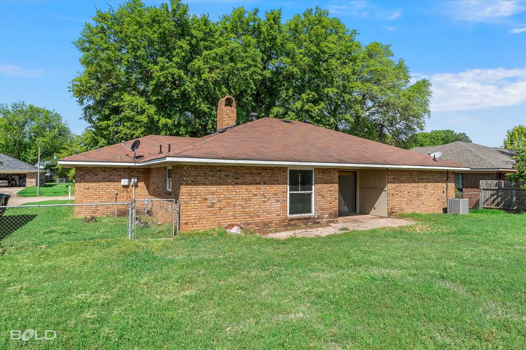 Bossier City, Louisiana 71112, United States, 3 Bedrooms Bedrooms, ,2 BathroomsBathrooms,Residential,Contingent,107332