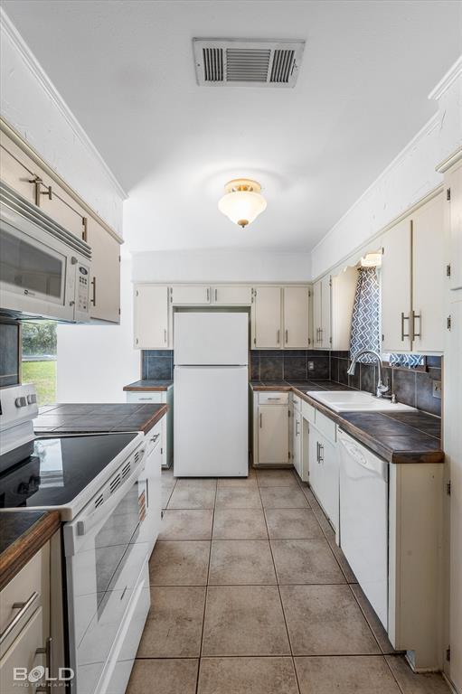 Bossier City, Louisiana 71112, United States, 3 Bedrooms Bedrooms, ,2 BathroomsBathrooms,Residential,Contingent,107332