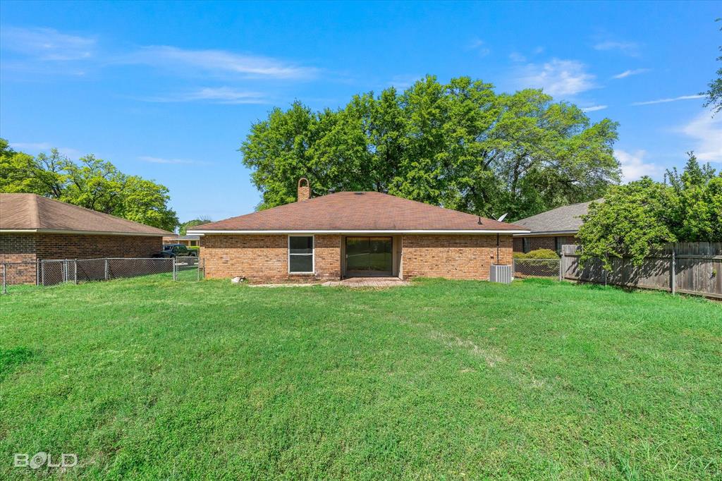 Bossier City, Louisiana 71112, United States, 3 Bedrooms Bedrooms, ,2 BathroomsBathrooms,Residential,Contingent,107332