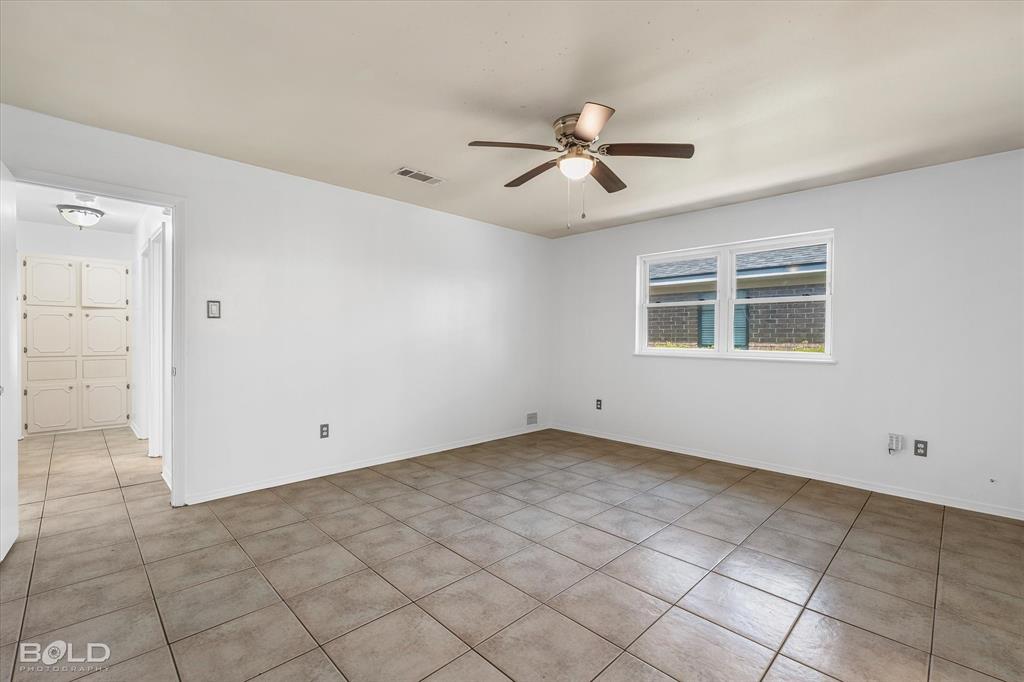 Bossier City, Louisiana 71112, United States, 3 Bedrooms Bedrooms, ,2 BathroomsBathrooms,Residential,Contingent,107332