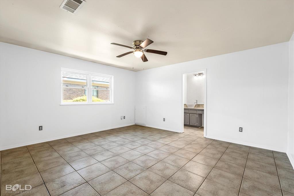 Bossier City, Louisiana 71112, United States, 3 Bedrooms Bedrooms, ,2 BathroomsBathrooms,Residential,Contingent,107332