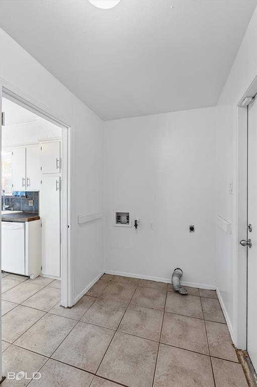 Bossier City, Louisiana 71112, United States, 3 Bedrooms Bedrooms, ,2 BathroomsBathrooms,Residential,Contingent,107332