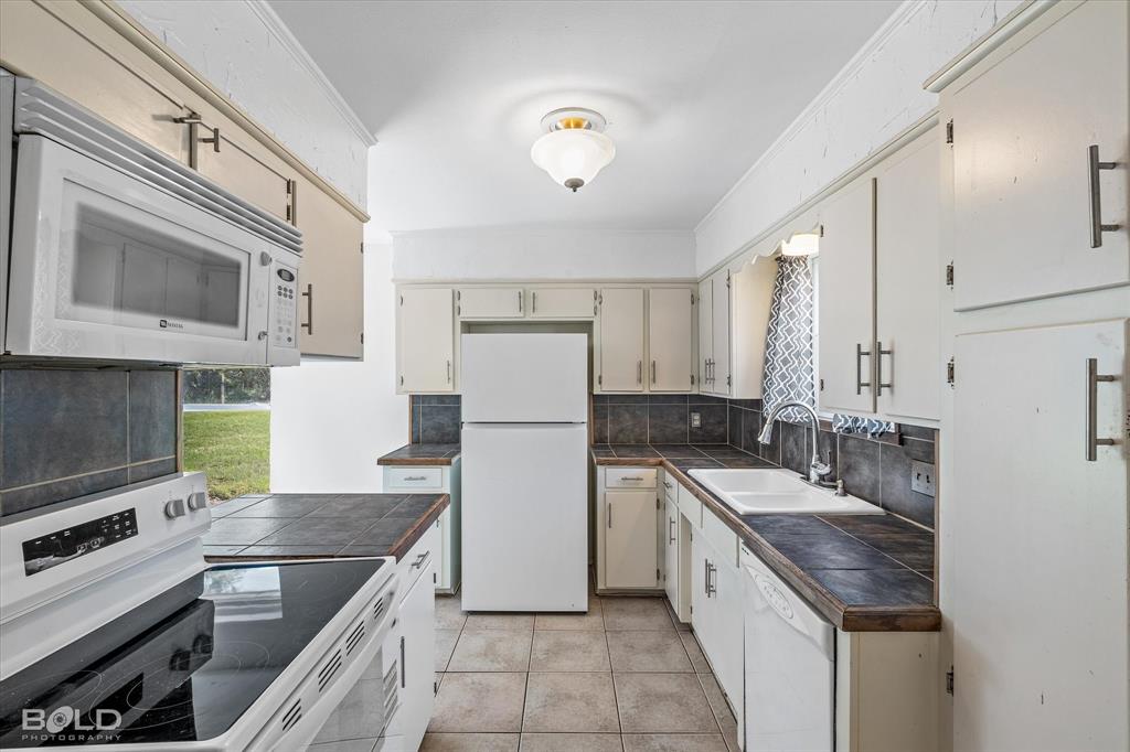 Bossier City, Louisiana 71112, United States, 3 Bedrooms Bedrooms, ,2 BathroomsBathrooms,Residential,Contingent,107332