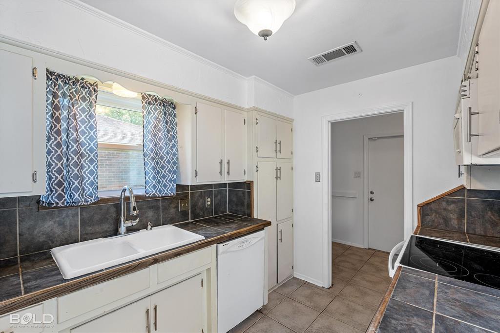 Bossier City, Louisiana 71112, United States, 3 Bedrooms Bedrooms, ,2 BathroomsBathrooms,Residential,Contingent,107332