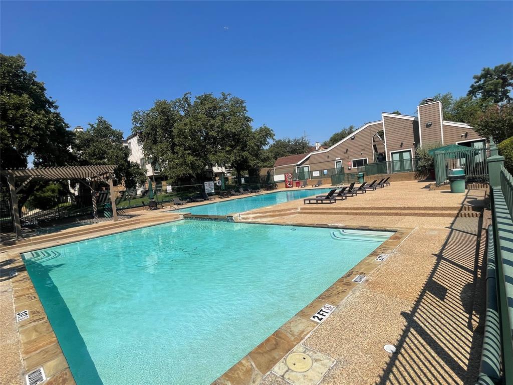 Arlington Oaks Condo - Residential