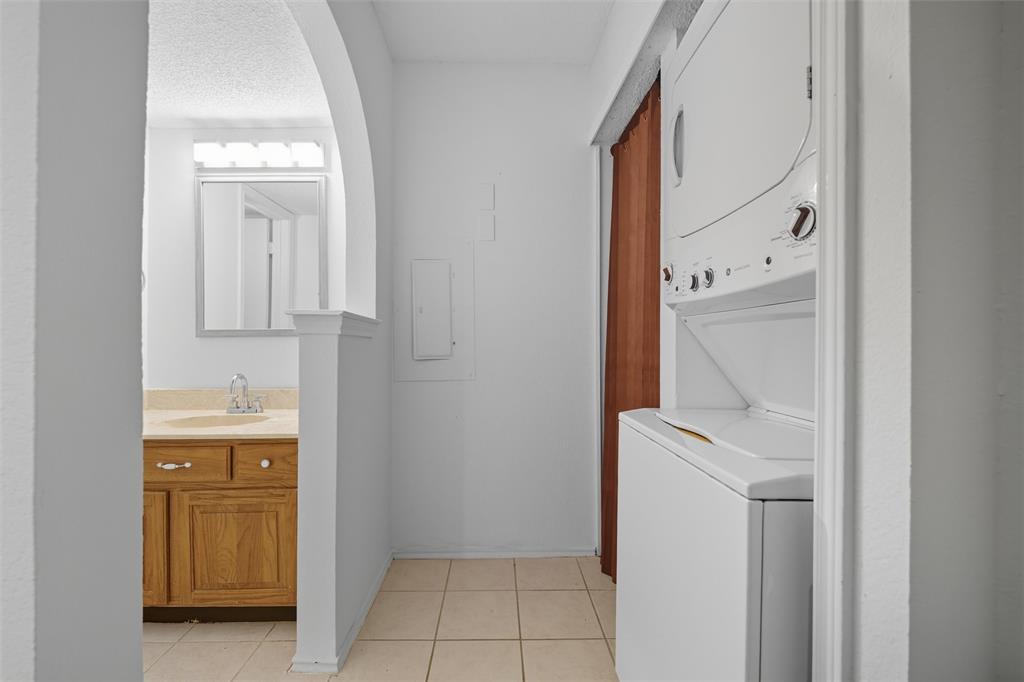 Arlington Oaks Condo - Residential