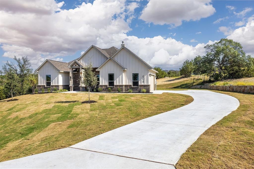 604 Acorn Way
