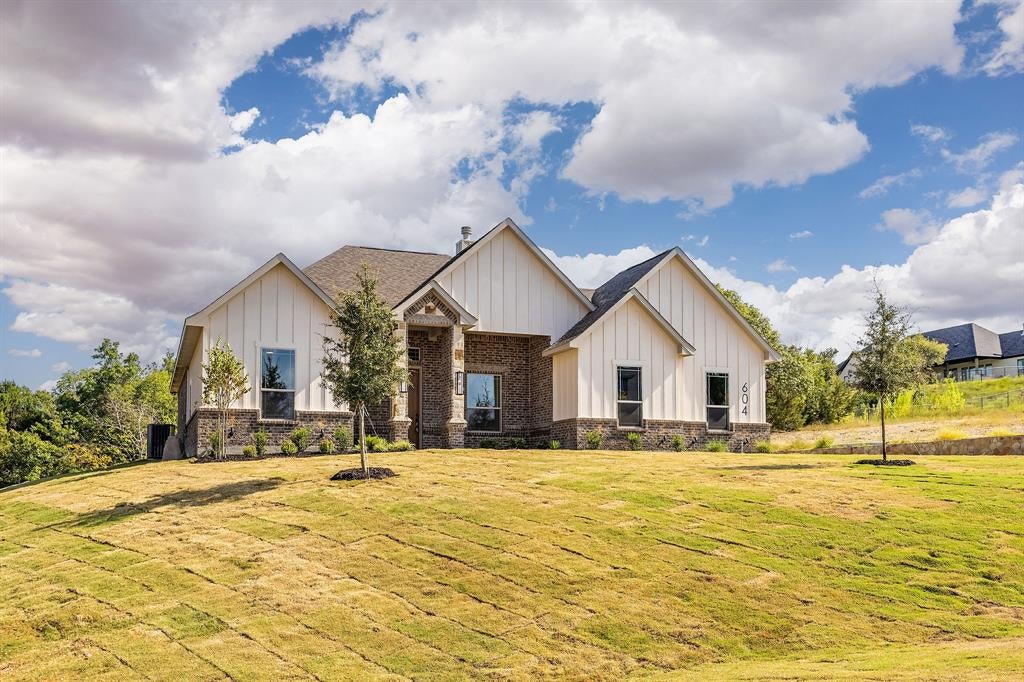 604 Acorn Way