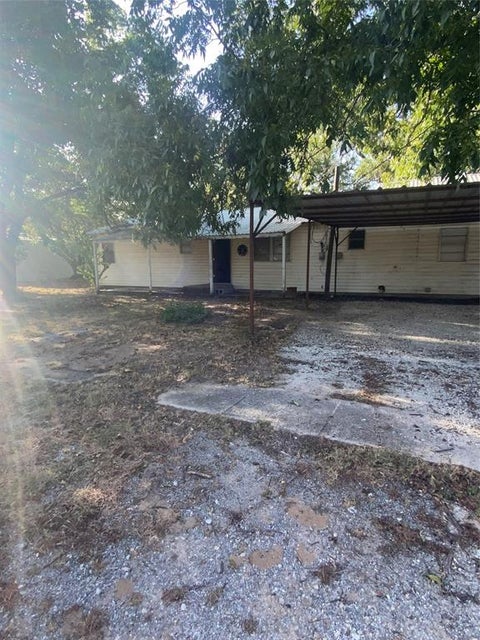 Photo of 600 2nd Street, Cross Plains, TX 76443 (MLS # 21387992)