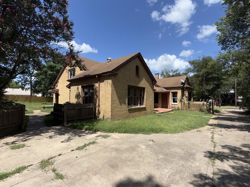 216 S Prairieville Street