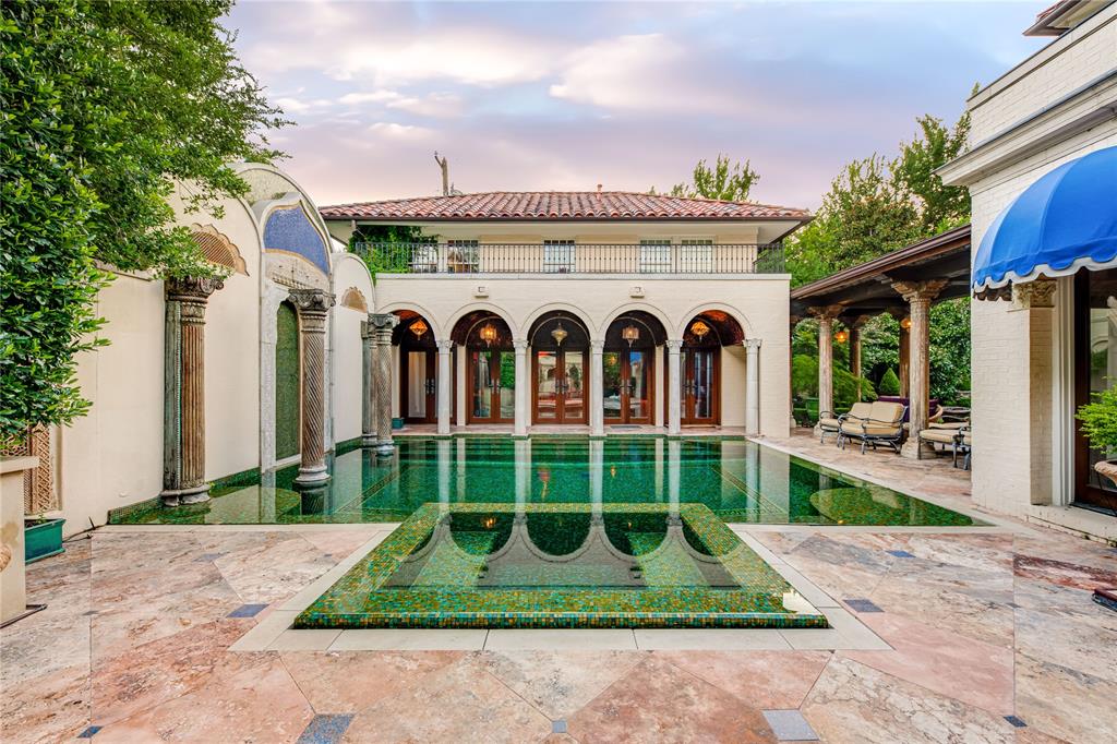 4215 Lakeside Drive