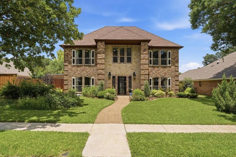 Photo of 1509 Aylesbury Lane, Plano, TX 75075 (MLS # 21284115)