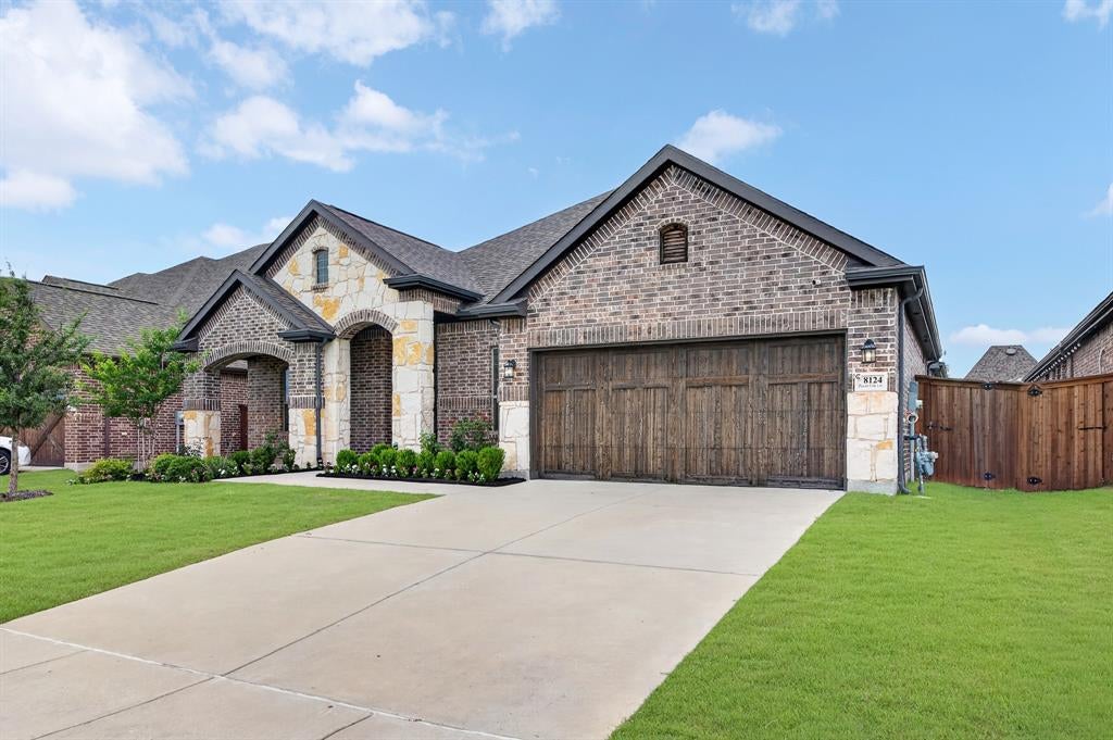 8124 Pecan Oak Lane