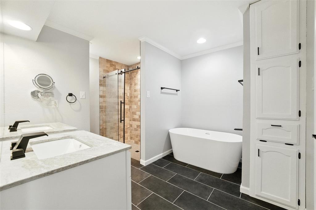 6844 Inwood Drive