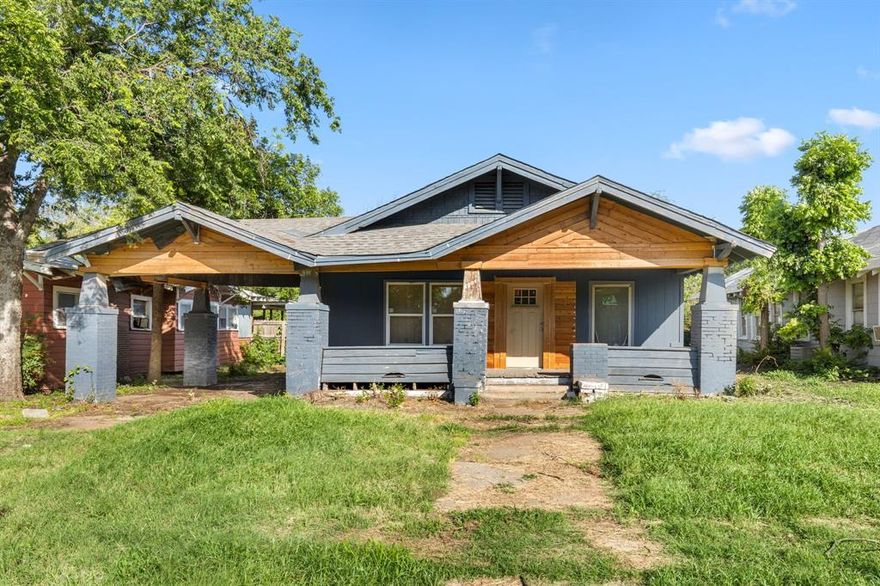 Investor Special!

Welcome to 1304 Polk St, Wichita Falls. A Spacious 4-bedroom, 2-Bath home with incredible potential. This property is the perfect for investors or person whos looking for their next project. With ample living space and a great location, this home is ready for your vision and updates.
Please use caution when viewing the property.