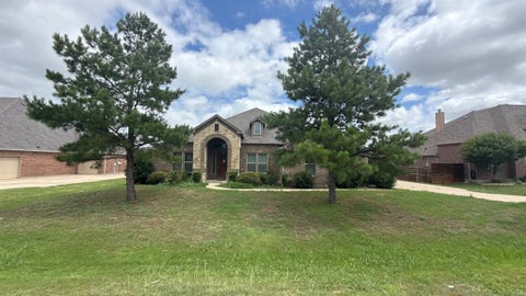 Photo of 1300 Twisting Wind Drive, Fort Worth, TX 76052 (MLS # 21347808)