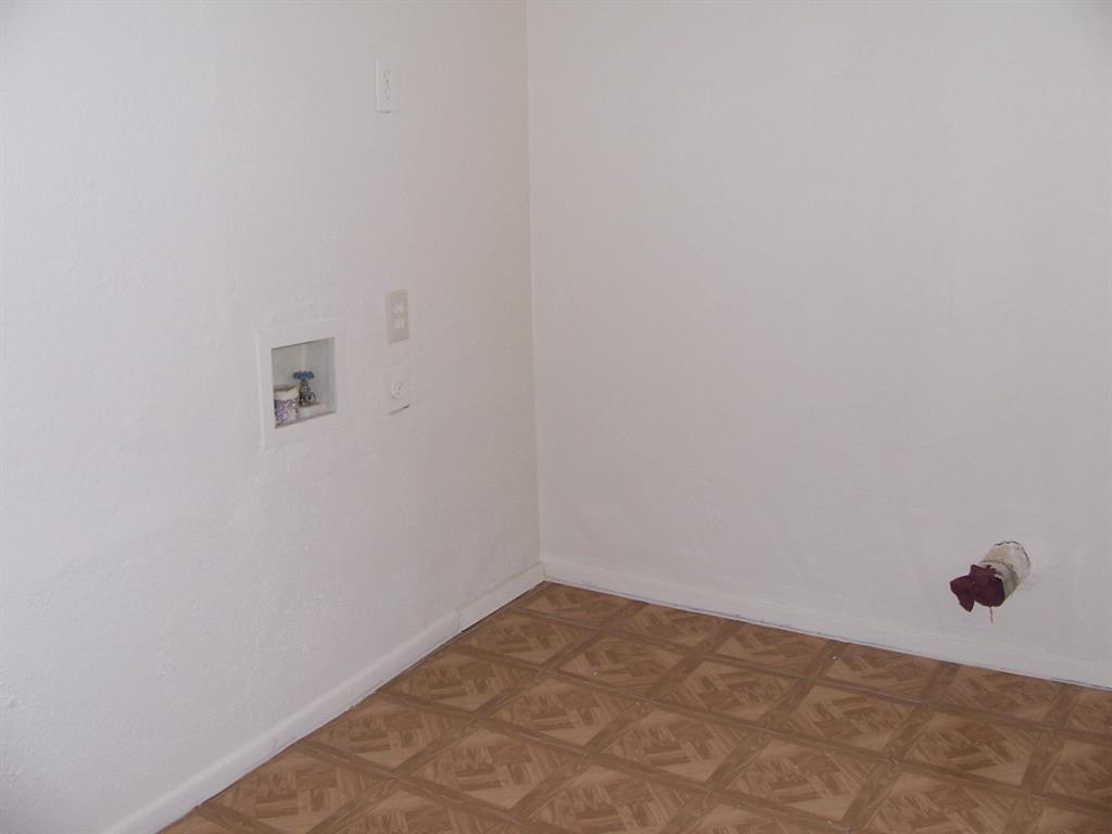 Fort Worth, Texas 76111, United States, 2 Bedrooms Bedrooms, ,1 BathroomBathrooms,Residential,Pending,127299