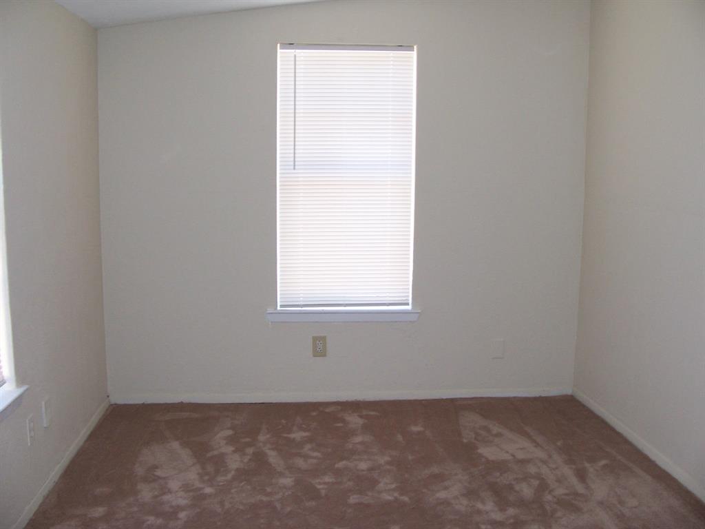 Fort Worth, Texas 76111, United States, 2 Bedrooms Bedrooms, ,1 BathroomBathrooms,Residential,Pending,127299