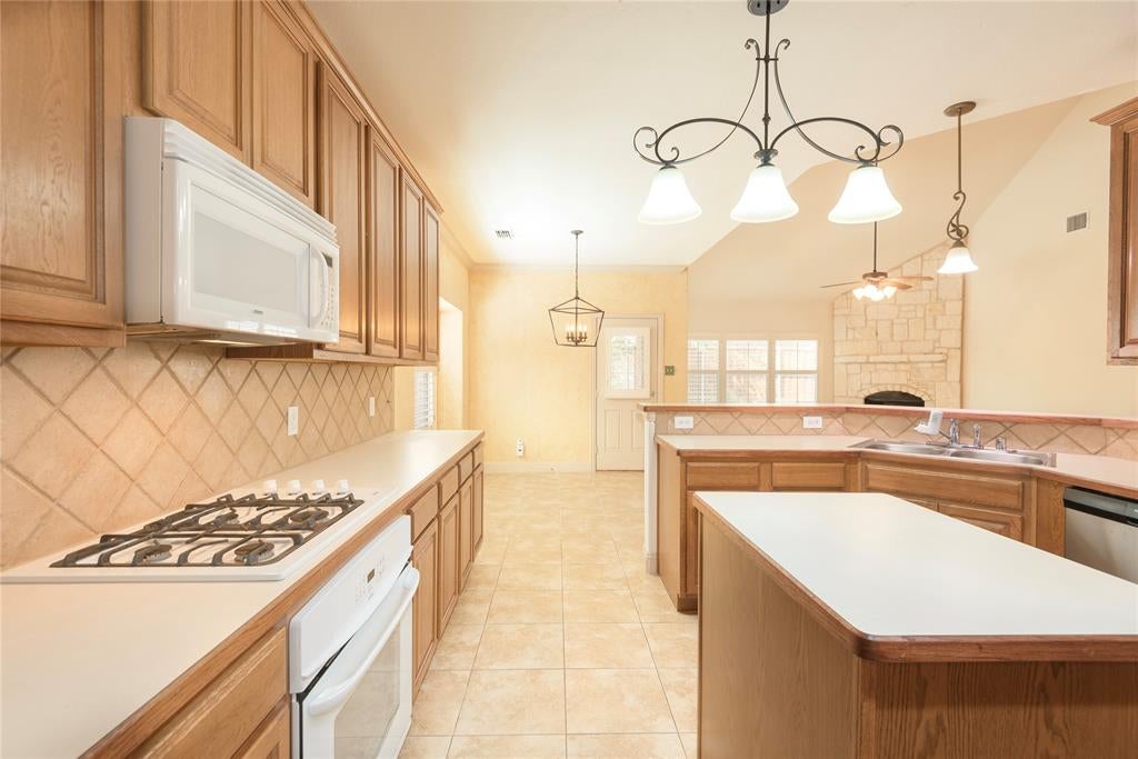 8216 Livingston Lane