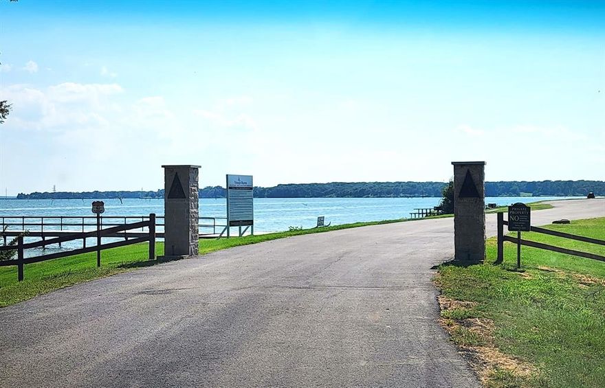 Welcome to Triangle Shores - a gated community located on Richland Chambers Lake, one of the largest lakes in TX! Don't miss out on this gorgeous lake front 1.15 acre lot, a picturesque setting to build your dream oasis. You will be able build your own boat dock on this lot. With convenient access to Hwy 287 and being one hour from Dallas, it is a great option for a weekend getaway, or full-time residence. Enjoy all that Richland Chambers Lake has to offer: stunning open water front views, tranquility, fishing, swimming, boating, and other water activities.

Coordinates: 31.964583, -96.336468