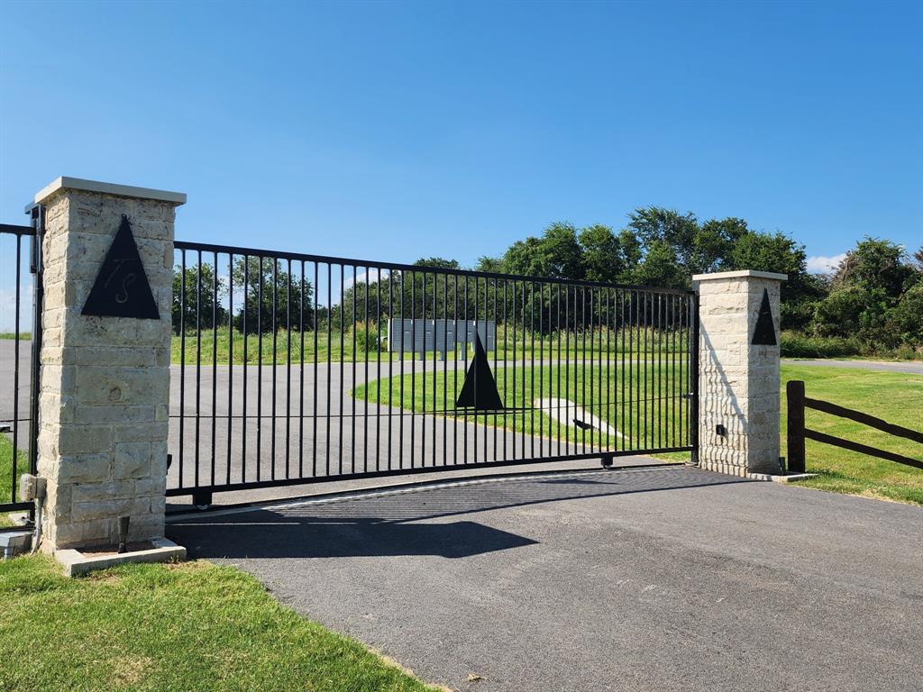 Triangle Shore - Land