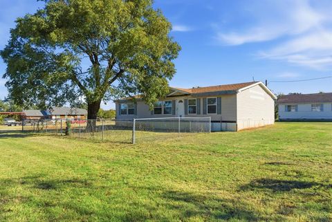 Photo of 607 Hwy 101, Ranger, TX 76470 (MLS # 21112748)