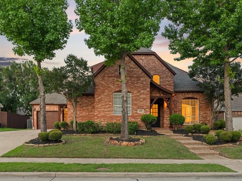 Photo of 4332 Milsop Drive, Carrollton, TX 75010 (MLS # 21422585)