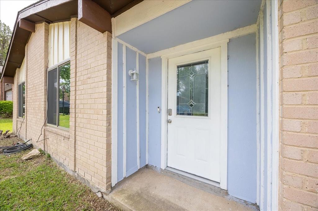 722 Meadowglen Drive
