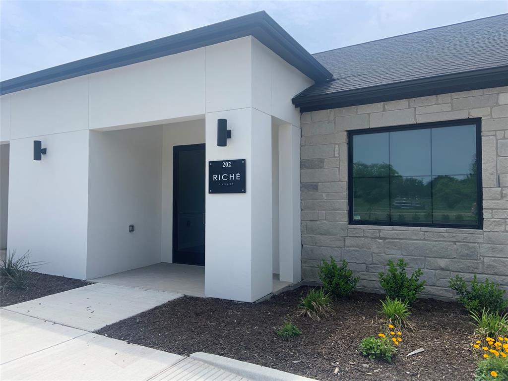 CUSTER CROSSING ADDITION - Commercial Lease