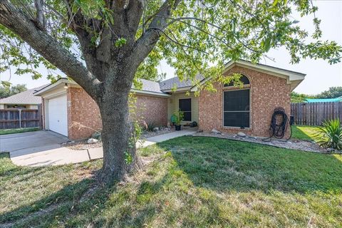 A home in Crowley