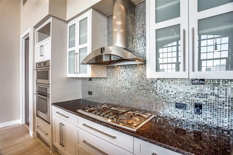 Tiny photo for 2600 W 7th Street #2802, Fort Worth, TX 76107 (MLS # 21094564)