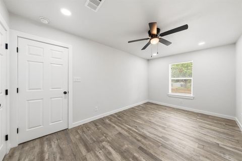 Tiny photo for 3245 Pacesetter Drive, Dallas, TX 75241 (MLS # 21337364)