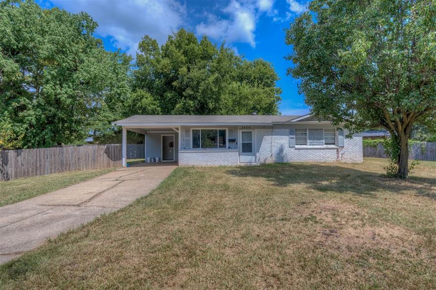 Step into this cute starter home!  Open floor plan and convenient location, just needs a little TLC.
Schedule your private showing today!!