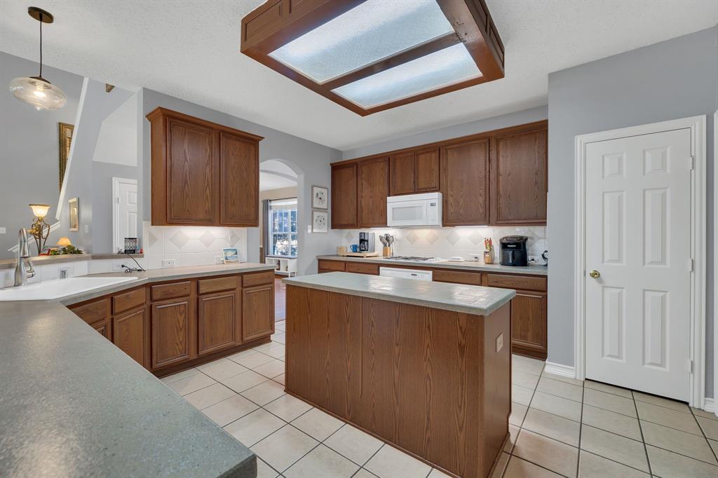 Mansfield, Texas 76063, United States, 4 Bedrooms Bedrooms, ,3 BathroomsBathrooms,Residential,Pending,25217