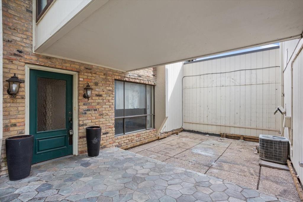 4312 Village Oak Drive